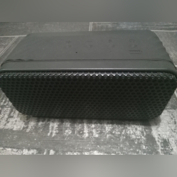 Klipsch Nashville Portable Bluetooth Speaker with 360 Degree Sound - Picture 3 of 5